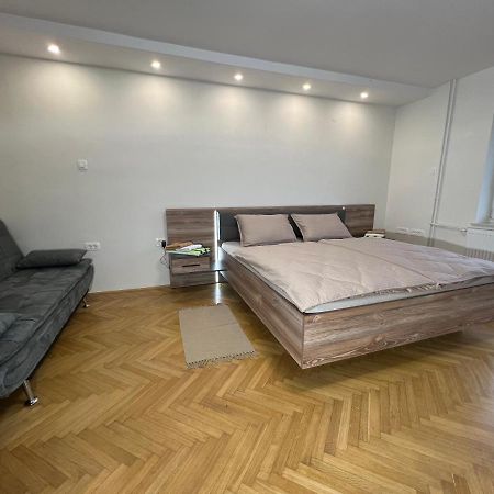Mici'S Apartments Visoko  Eksteriør billede