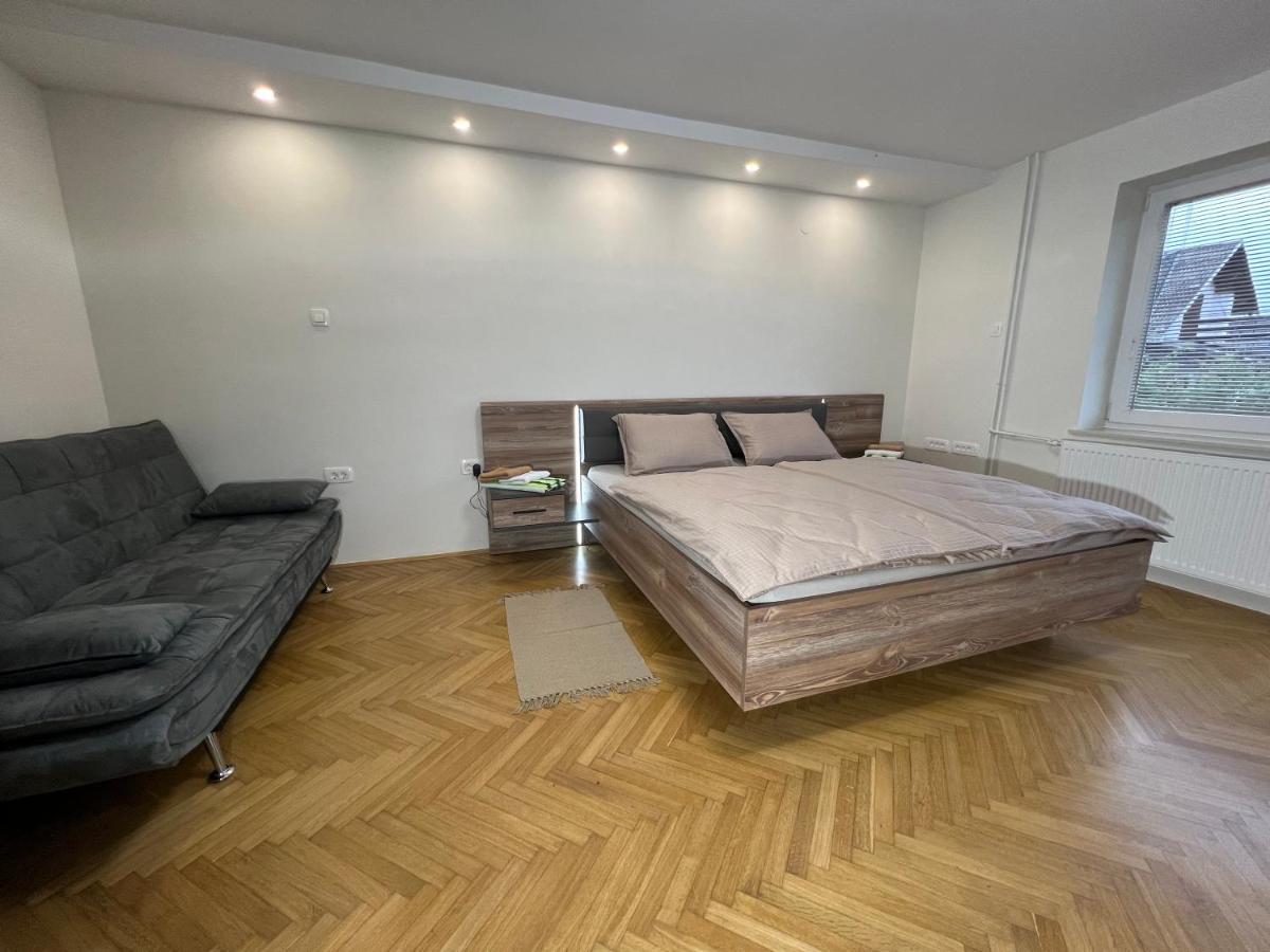 Mici'S Apartments Visoko  Eksteriør billede
